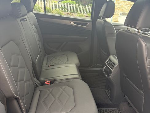 Used 2024 Volkswagen Atlas Cross Sport SE AWD/4WD image 9
