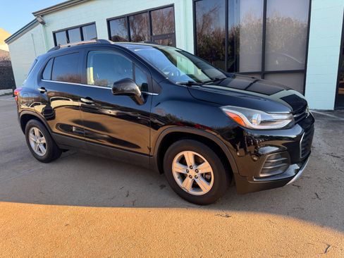 Used 2017 Chevrolet Trax LT w/ Driver Confidence Package FWD image 6