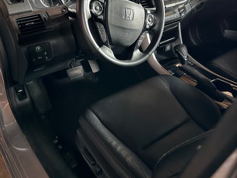 Used 2017 Honda Accord Touring image 6