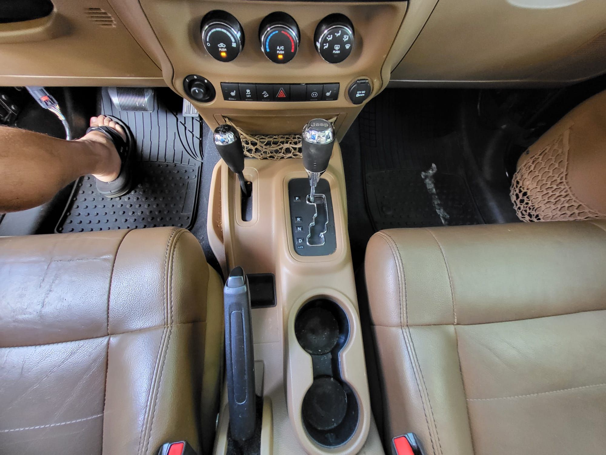 Used 2012 Jeep Wrangler Sahara w/ Connectivity Group AWD/4WD image 23