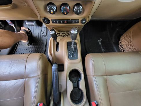 Used 2012 Jeep Wrangler Sahara w/ Connectivity Group AWD/4WD image 23