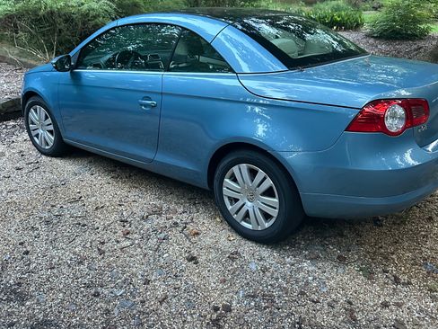Used 2009 Volkswagen Eos Komfort FWD image 3
