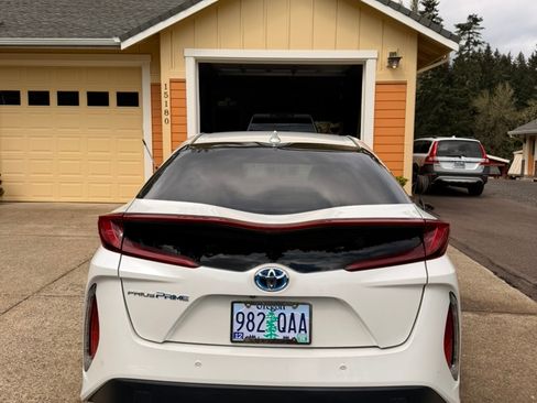 Used 2018 Toyota Prius Prime Advanced image 4