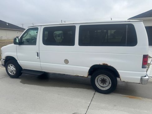 Used 2012 Ford E-350 and Econoline 350 XLT image 4