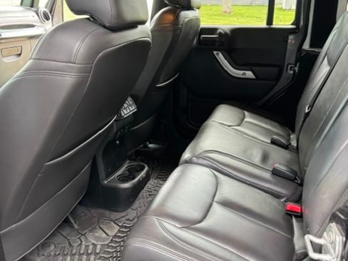Used 2017 Jeep Wrangler Unlimited Sahara w/ Max Tow Package AWD/4WD image 14
