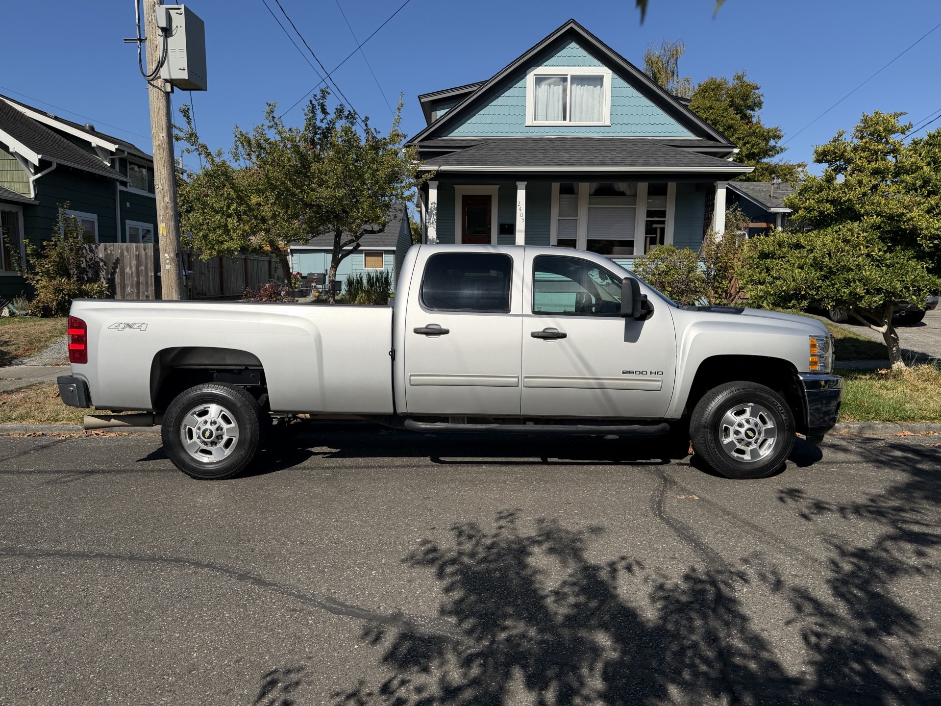 Used 2011 Chevrolet Silverado 2500 LT w/ Interior Plus Package AWD/4WD image 6