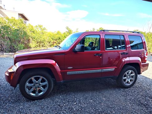 Used 2012 Jeep Liberty Sport AWD/4WD image 4