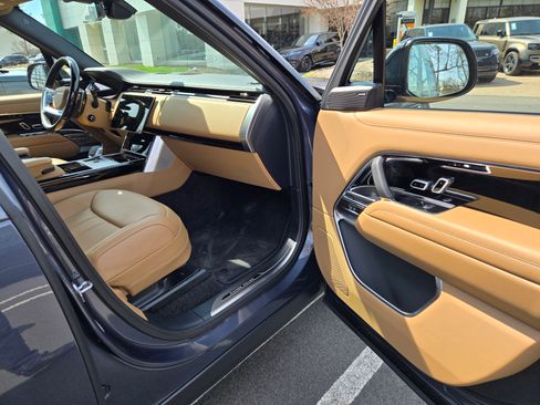 Used 2025 Land Rover Range Rover SE image 10