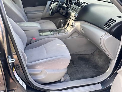 Used 2010 Toyota Highlander Limited image 5
