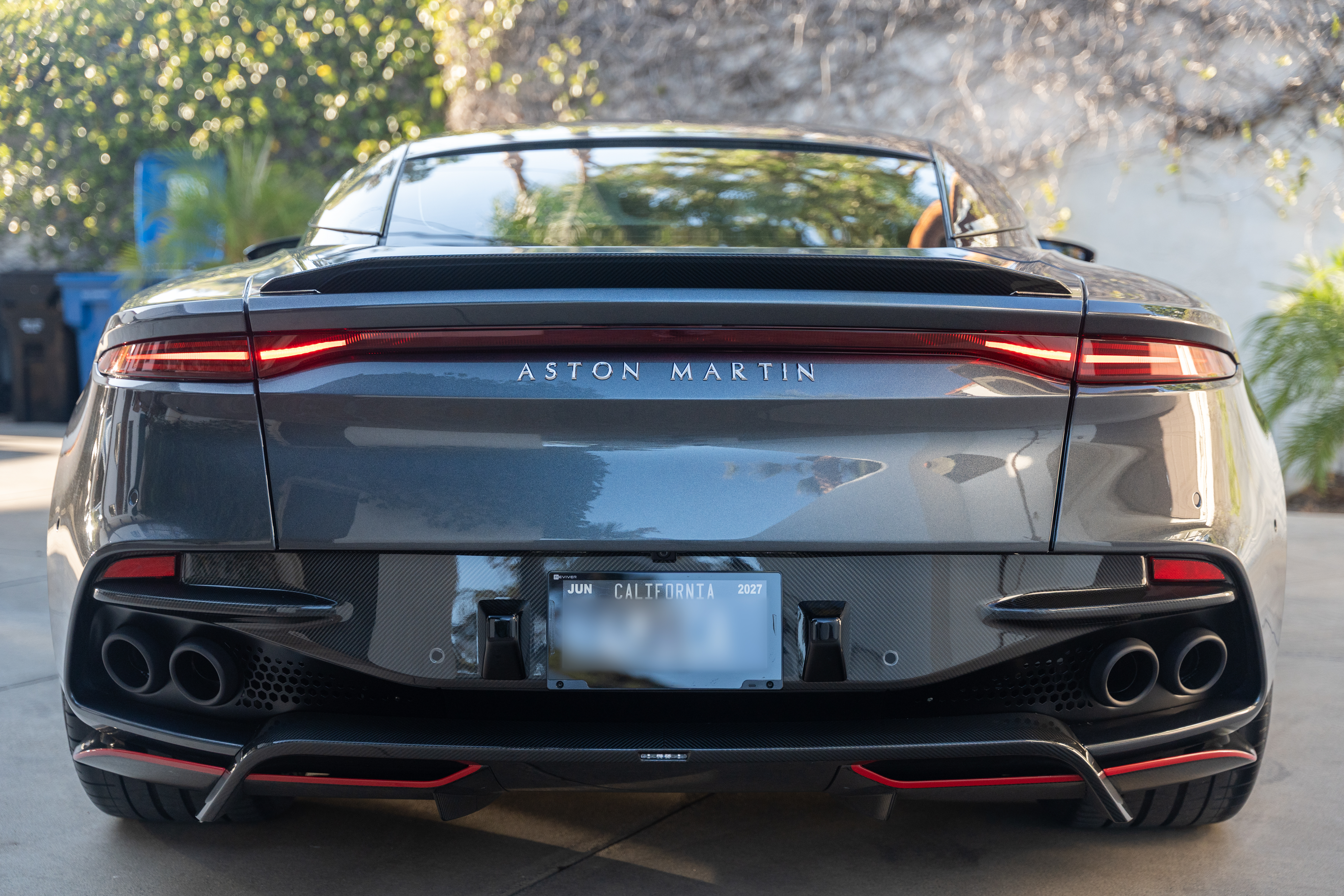 Used 2023 Aston Martin DBS Coupe RWD image 31