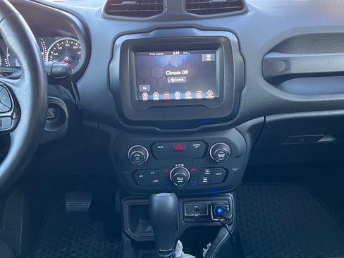 Used 2018 Jeep Renegade Altitude image 12