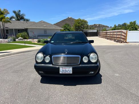 Used 1998 Mercedes-Benz E 320 Sedan image 5