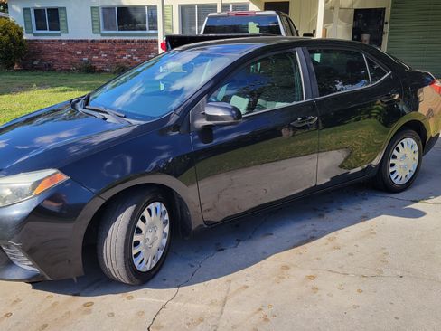 Used 2015 Toyota Corolla LE image 9