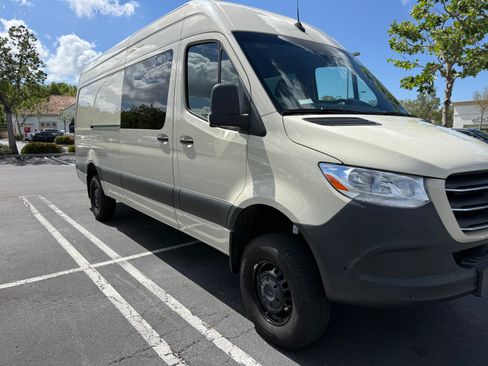 Used 2023 Mercedes-Benz Sprinter 2500 image 1