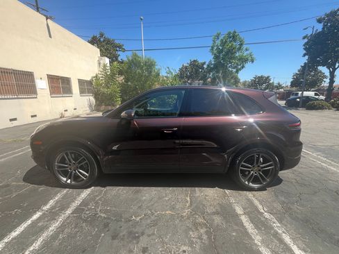 Used 2022 Porsche Cayenne AWD/4WD image 5