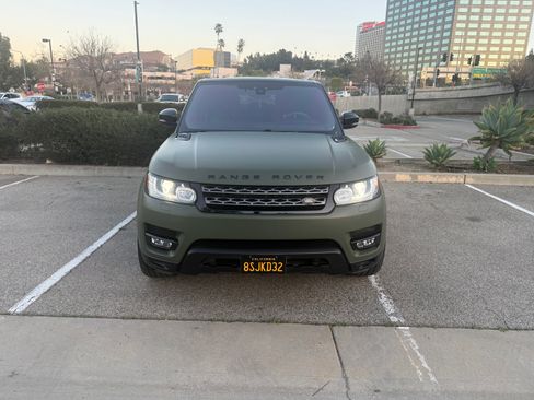 Used 2017 Land Rover Range Rover Sport SE image 4