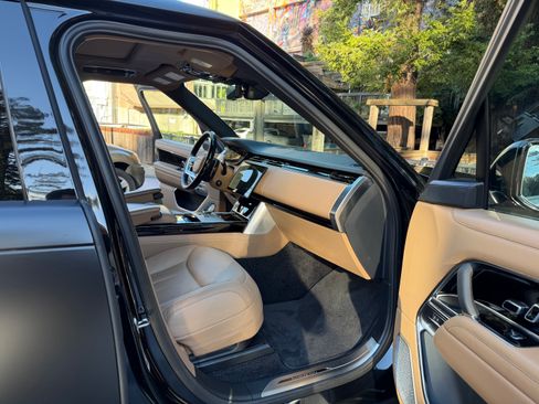 Used 2024 Land Rover Range Rover Autobiography image 18