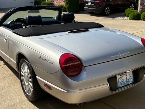 Used 2005 Ford Thunderbird Deluxe image 2