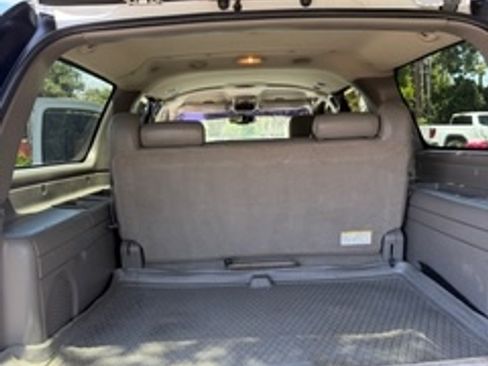 Used 2004 GMC Yukon XL 2500 SLT w/ Preferred Equipment Group AWD/4WD image 8
