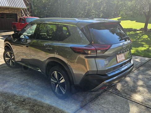 Used 2023 Nissan Rogue SL image 5