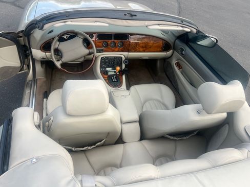 Used 2001 Jaguar XK8 Convertible image 10
