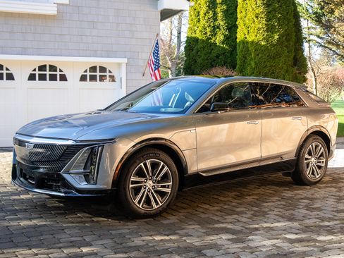 Used 2025 Cadillac Lyriq Luxury image 1