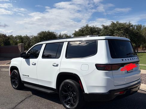 Used 2024 Jeep Wagoneer Series II image 6