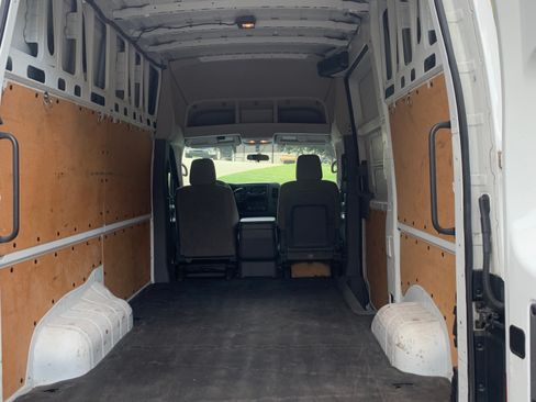 Used 2018 Nissan NV 2500 SV w/ Rear Door Glass Package RWD image 9