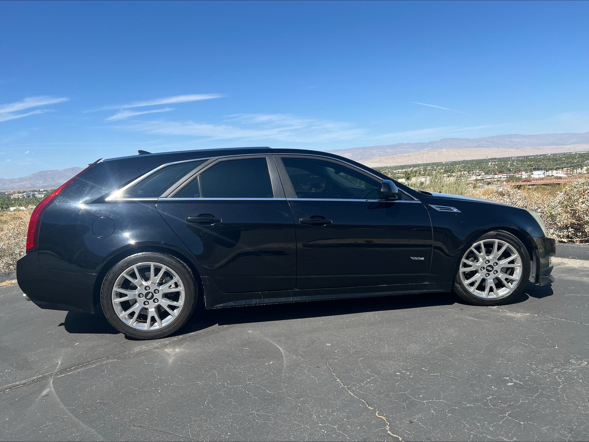 Used 2010 Cadillac CTS Premium RWD image 2