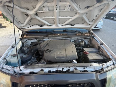 Used 2011 Toyota Tacoma 4x4 Double Cab image 14