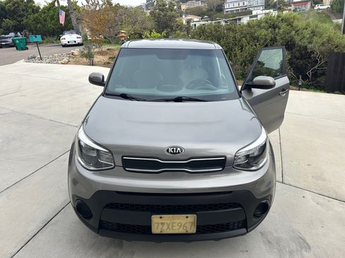 Used 2017 Kia Soul EV image 2