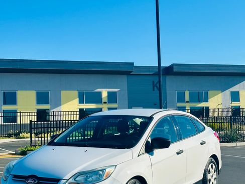Used 2013 Ford Focus S FWD image 6
