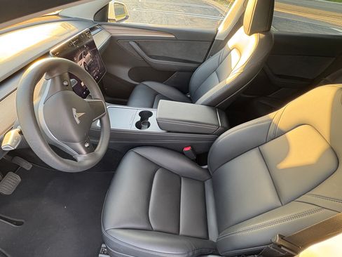 Used 2023 Tesla Model Y Long Range image 14