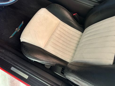 Used 2004 Ford Thunderbird image 12