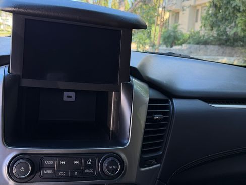 Used 2019 Chevrolet Suburban LT image 13