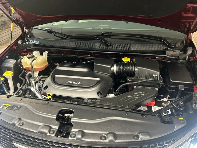 Used 2018 Chrysler Pacifica Limited w/ Tire & Wheel Group FWD image 10