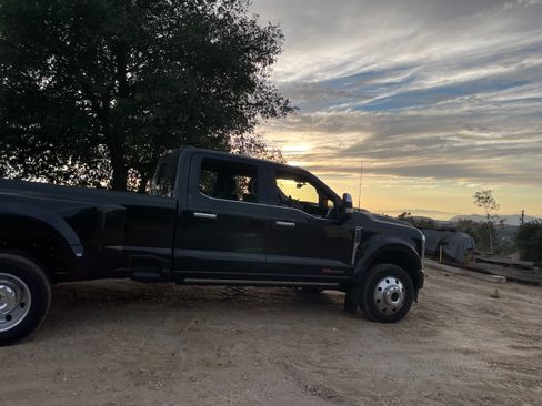 Used 2025 Ford F450 Platinum w/ Platinum Plus Package image 30