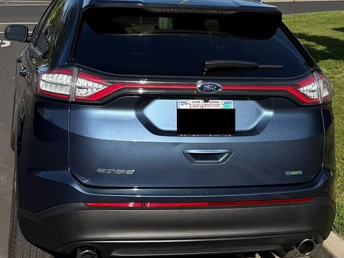 Used 2018 Ford Edge SE image 2