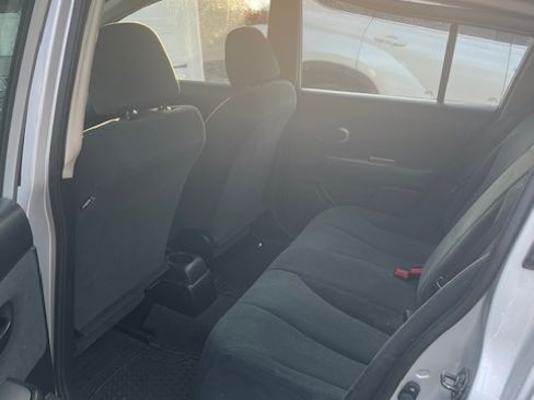 Used 2011 Nissan Versa 1.8 S image 9