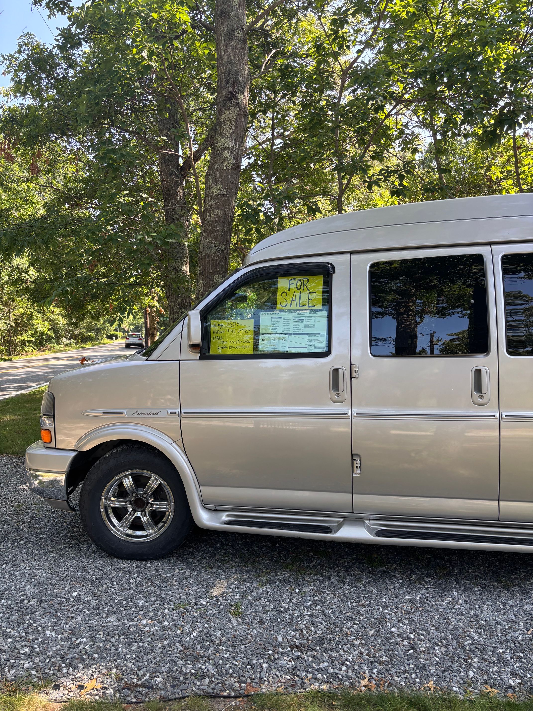 Used 2010 Chevrolet Express 1500 w/ Preferred Equipment Group RWD image 16