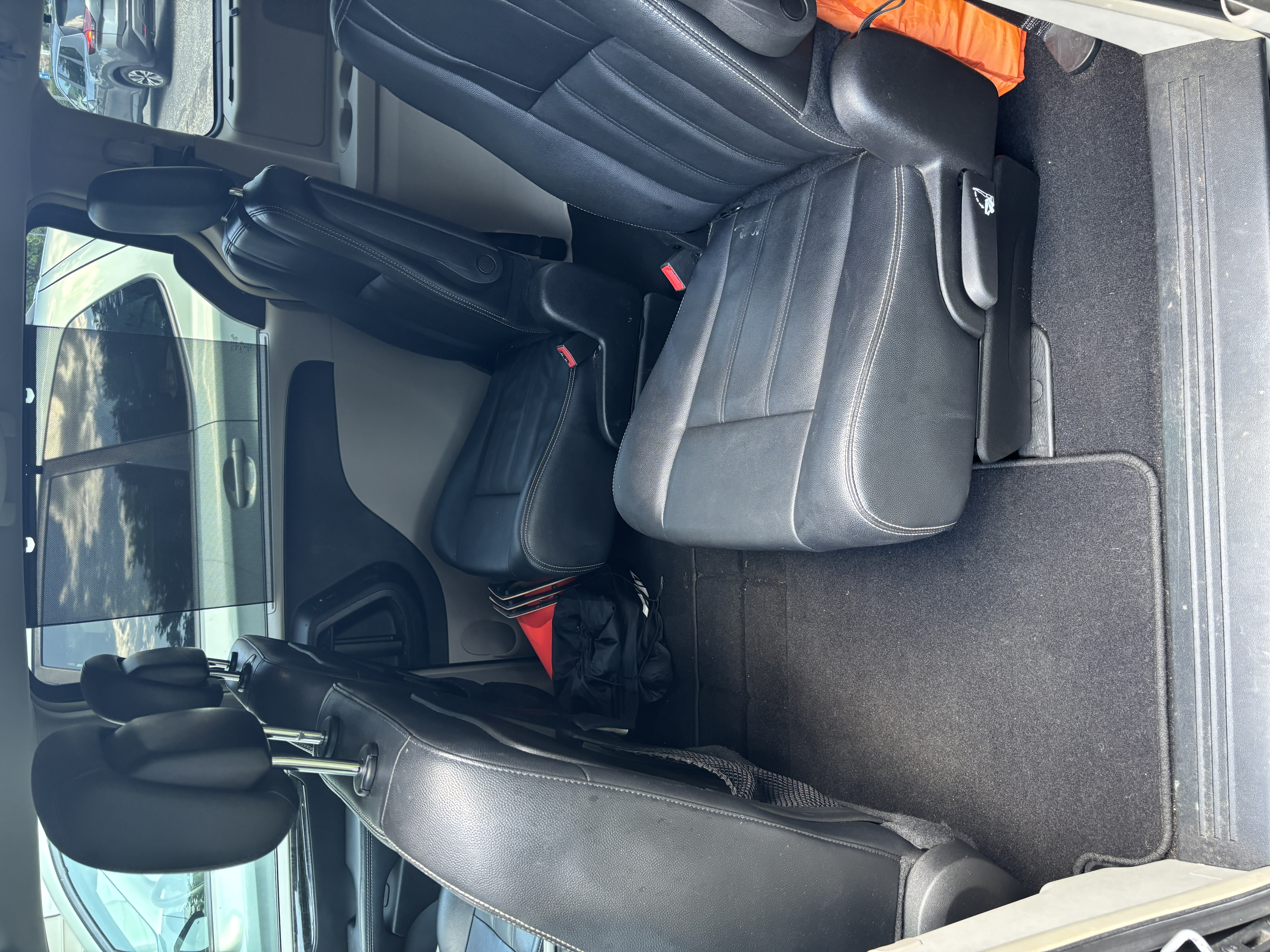 Used 2015 Chrysler Town & Country Touring FWD image 10