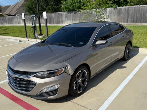 Used 2022 Chevrolet Malibu LT FWD image 2