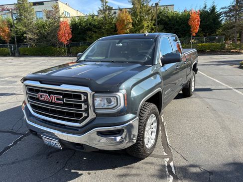Used 2017 GMC Sierra 1500 SLE image 2