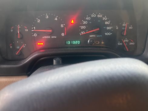 Used 2002 Jeep Wrangler SE image 9