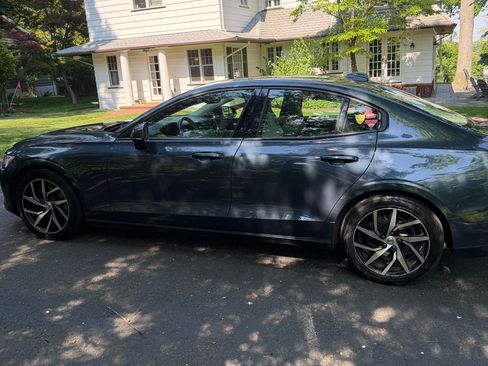 Used 2020 Volvo S60 T5 Momentum FWD image 6