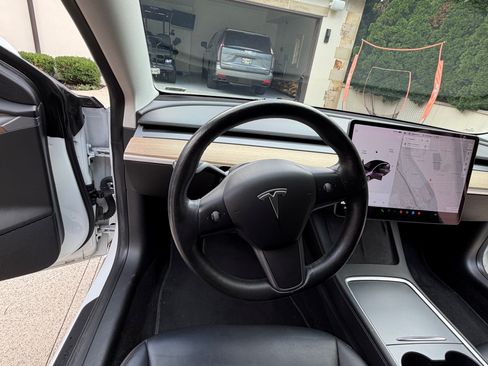 Used 2022 Tesla Model 3 Long Range AWD/4WD image 9