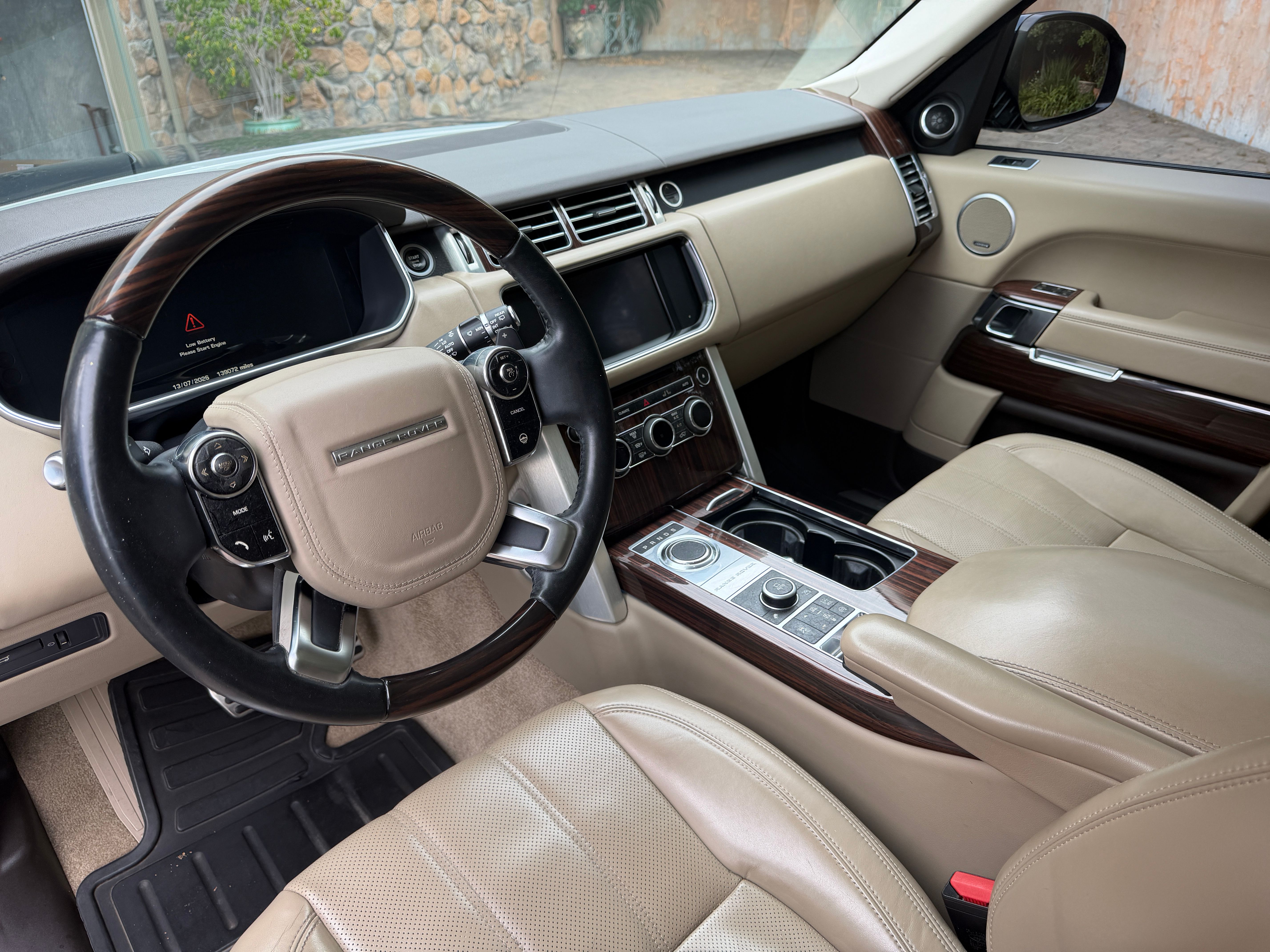 Used 2014 Land Rover Range Rover Supercharged AWD/4WD image 9