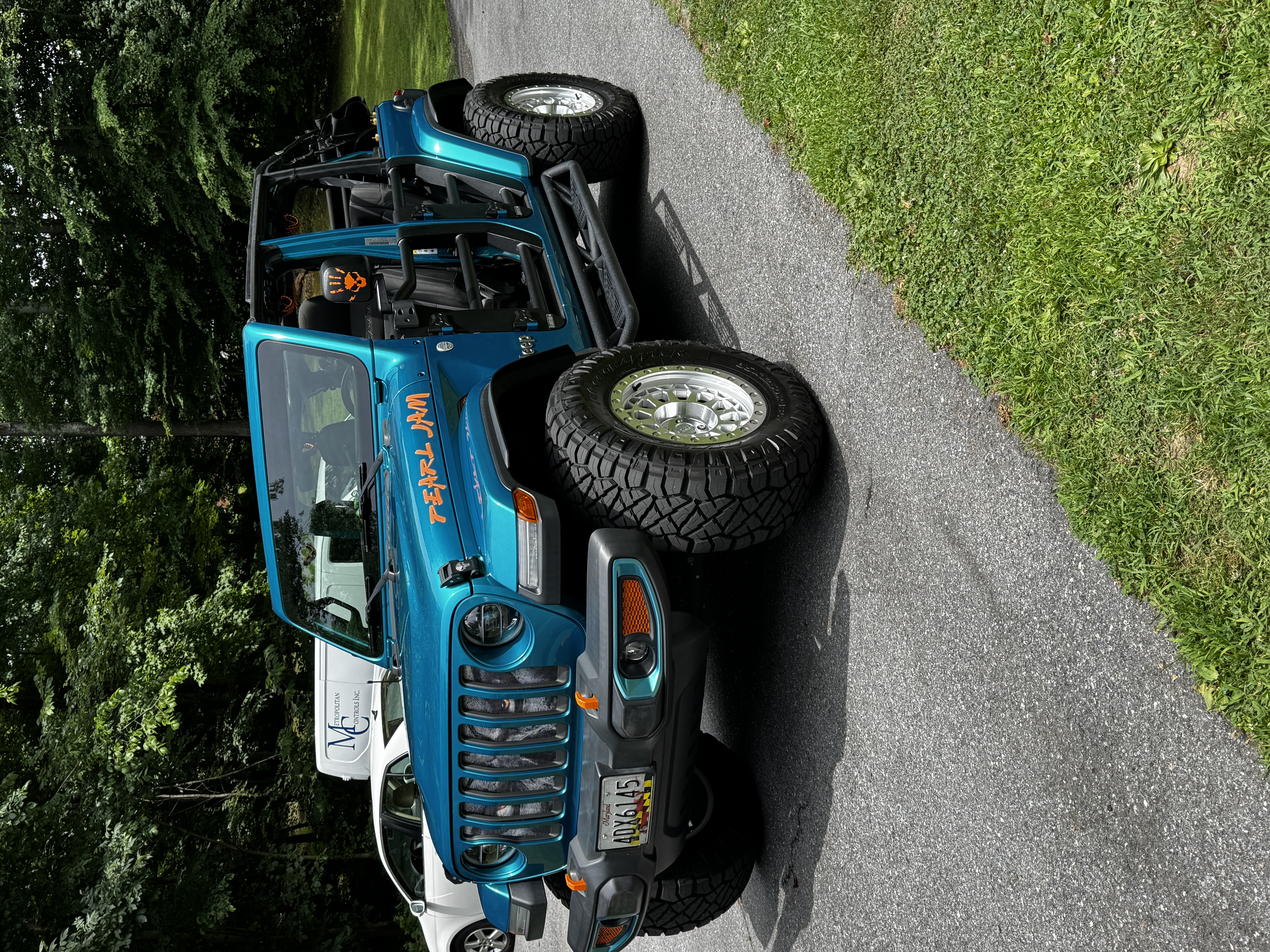 Used 2019 Jeep Wrangler Unlimited Sahara w/ Dual Top Group AWD/4WD image 6