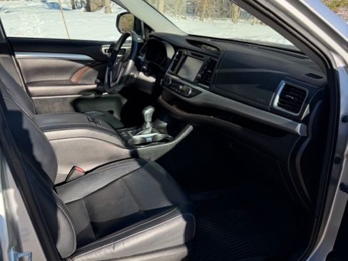 Used 2016 Toyota Highlander XLE image 15