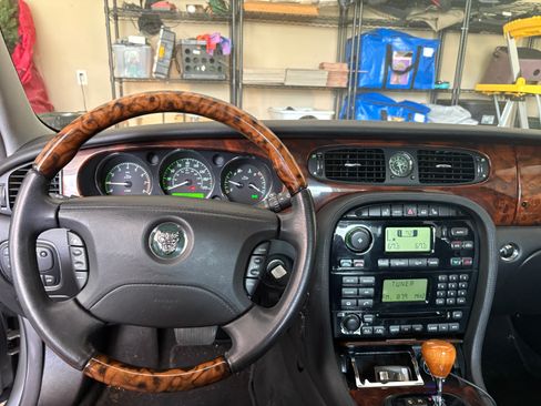 Used 2004 Jaguar XJ8 RWD image 10